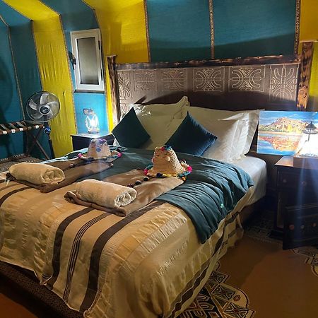 Sahara Majestic Luxury Camp Hotell Merzouga Exteriör bild A bedroom in a luxury tent