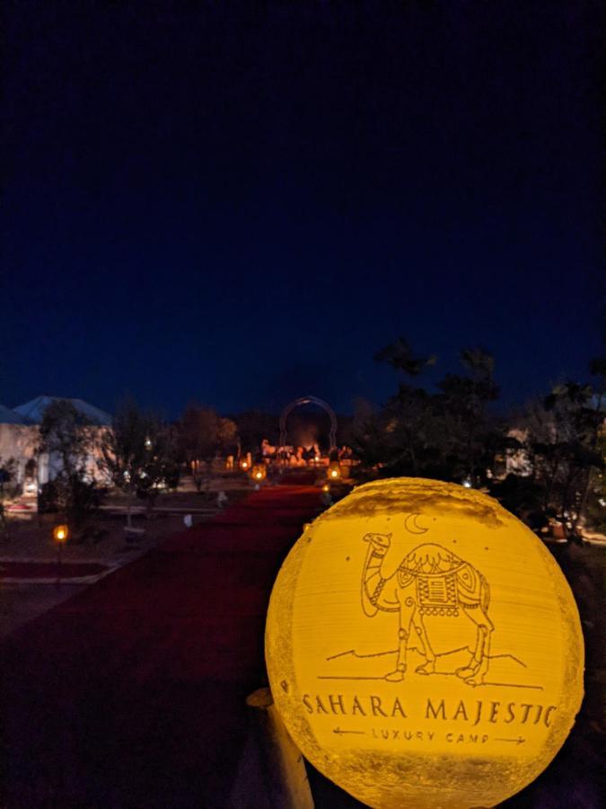 Sahara Majestic Luxury Camp Hotell Merzouga Exteriör bild The Elephant Rock