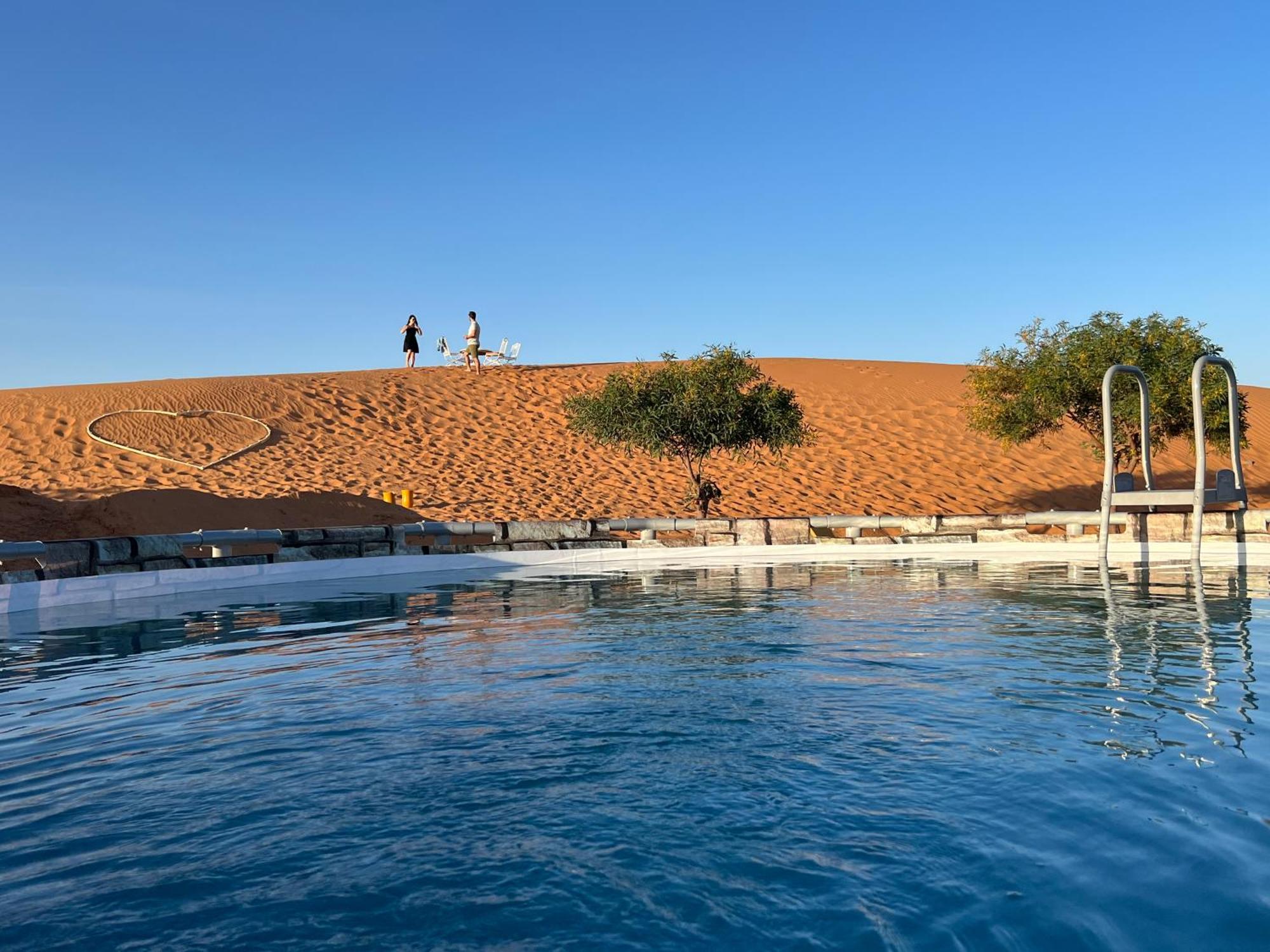 Sahara Majestic Luxury Camp Hotell Merzouga Exteriör bild The swimming pool at the Al-Qatif Hot Springs