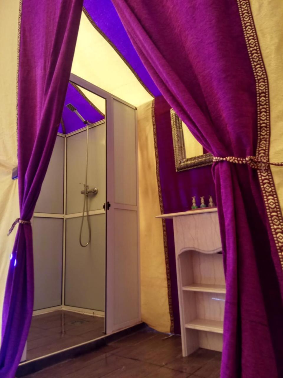 Sahara Majestic Luxury Camp Hotell Merzouga Exteriör bild Shower in a tent