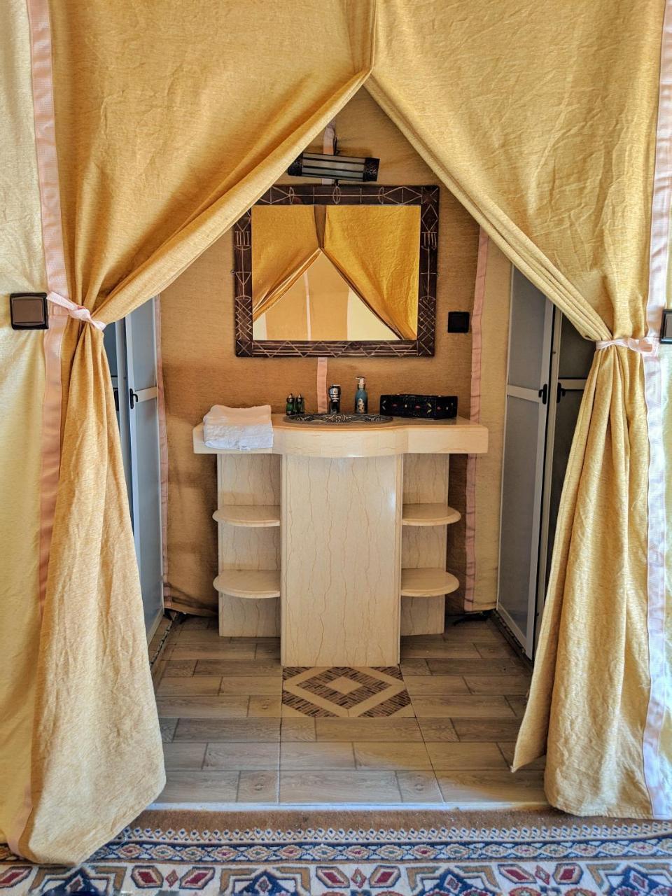 Sahara Majestic Luxury Camp Hotell Merzouga Exteriör bild Bathroom in a hotel