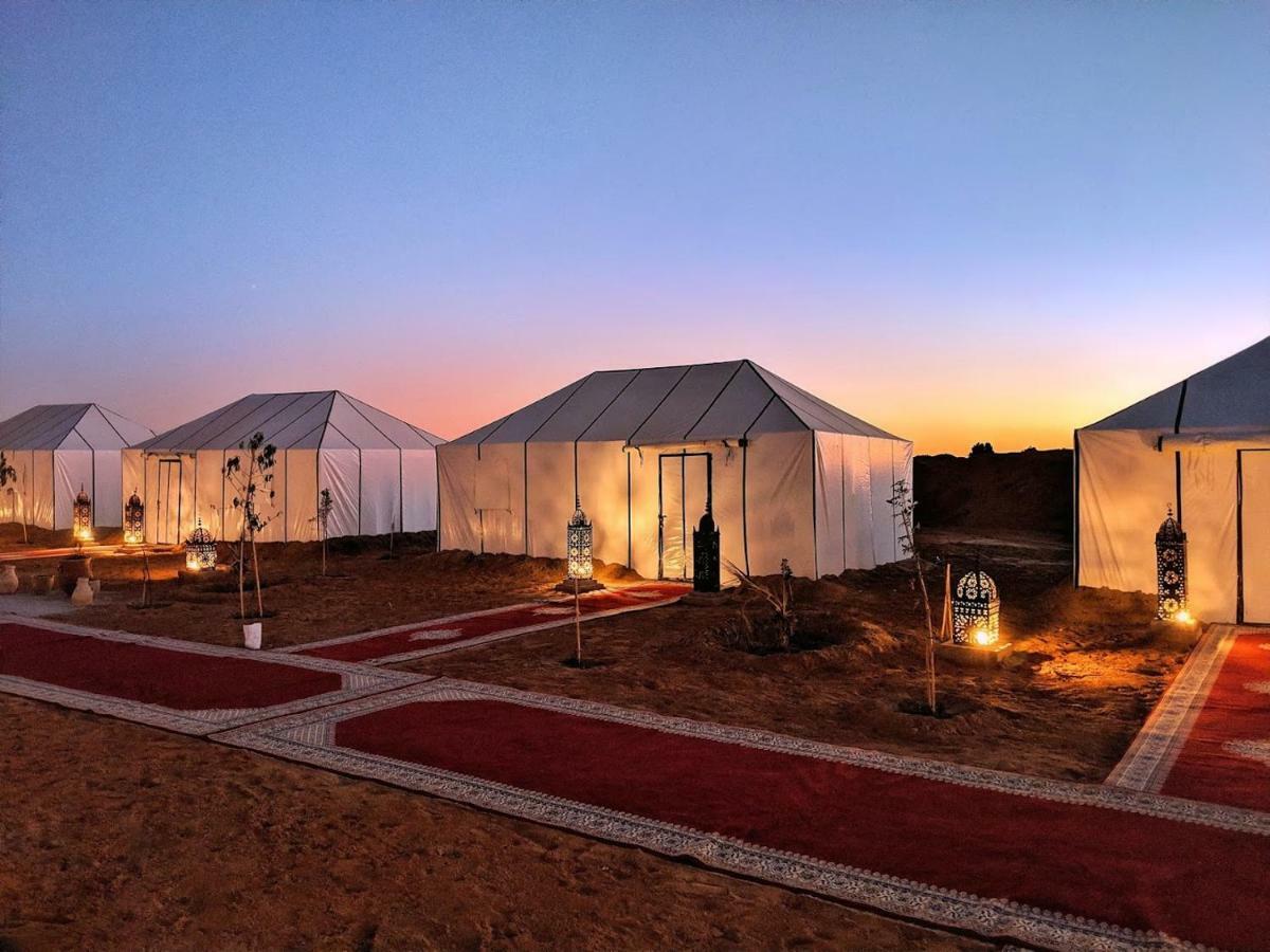 Sahara Majestic Luxury Camp Hotell Merzouga Exteriör bild Desert camp in the Sahara