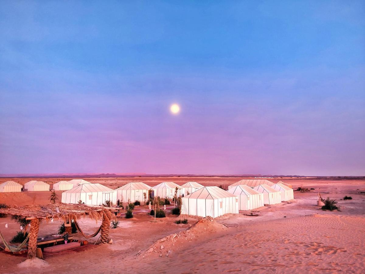 Sahara Majestic Luxury Camp Hotell Merzouga Exteriör bild A desert camp in the Sahara